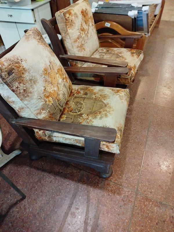 Sofá de madera con almohadones: Un lujo para tu hogar - imagen 5