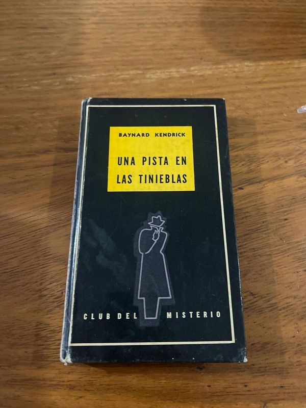 Libro "Una Pista en las Tinieblas" de Baynard Kendrick