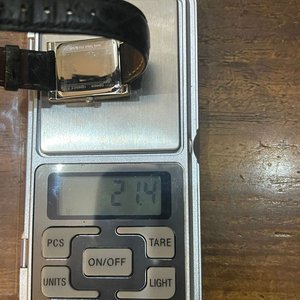 Reloj Bulova Clásico Rectangular de Dama con Calendario - Acero y Correa Negra - imagen 7