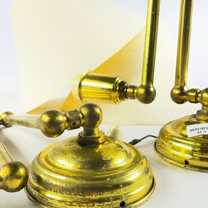 Par de apliques articulados en metal dorado de 43 cm con pantalla - imagen 3