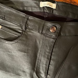 Pantalón chupín de cuerina negra talle S, marca Daniel Cassin - imagen 2