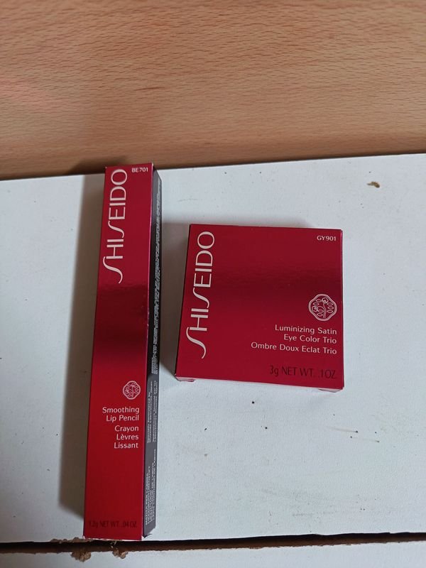 Delineador de Labios y Trío de Sombras Shiseido