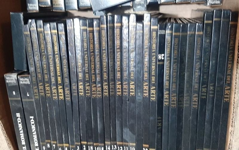 Colección de libros y VHS en buen estado - imagen 2