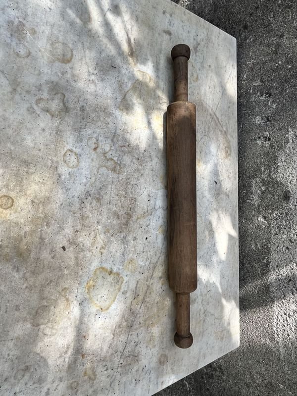 Lote siguiente: Palo de amasar de madera dura para tareas manuales