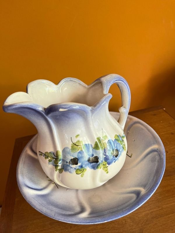 Jarra de porcelana azul y blanca con flores - imagen 4