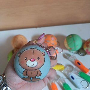 Lote de Llaveros con Linternas y Squishies Decorados - imagen 2