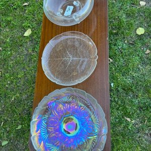 tres centros de mesa en vidrio uno de ellos con un diseño tornasolado - imagen 1