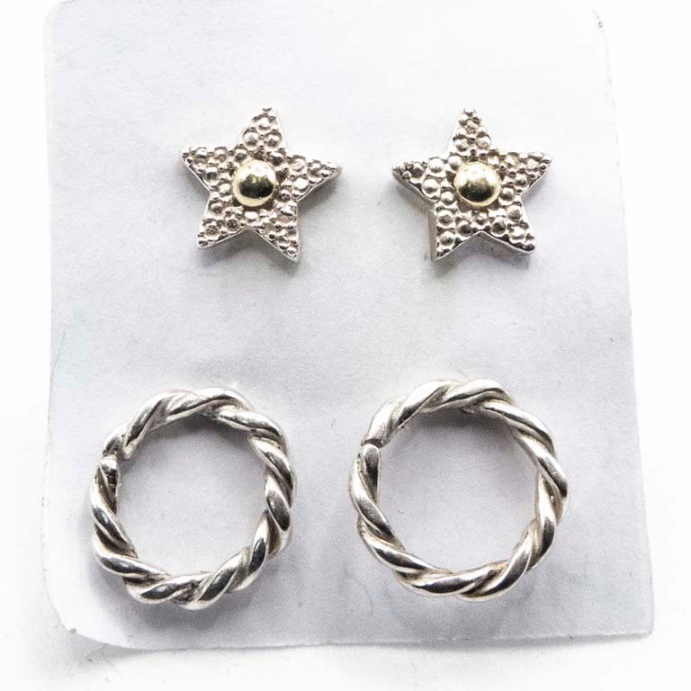 Dos Pares de Aretes de Plata: Aros y Estrellas con Centro Dorado