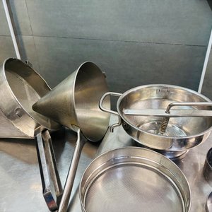 Set de Utensilios de Cocina Profesional Pujadas: Puretera, Coladores, Tamiz y Moldes - imagen 2