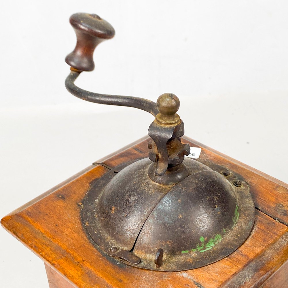 Antiguo molinillo en madera con cajón - imagen 3