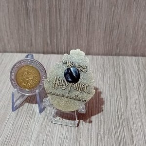 Pin Metálico Esmaltado Escudo Hogwarts Harry Potter - imagen 2