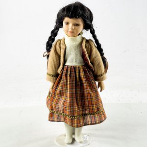 Muñeca de Porcelana con Ropas a Cuadros, 40 cm - imagen 1