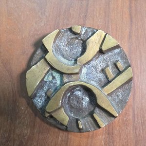 Escultura de Bronce sobre Madera de Roberto Umansky Firmada y Fechada '81 - imagen 3