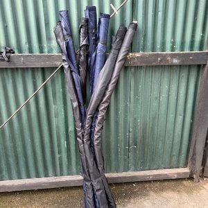 Lote siguiente: Rollos de Tela Azul y Negro