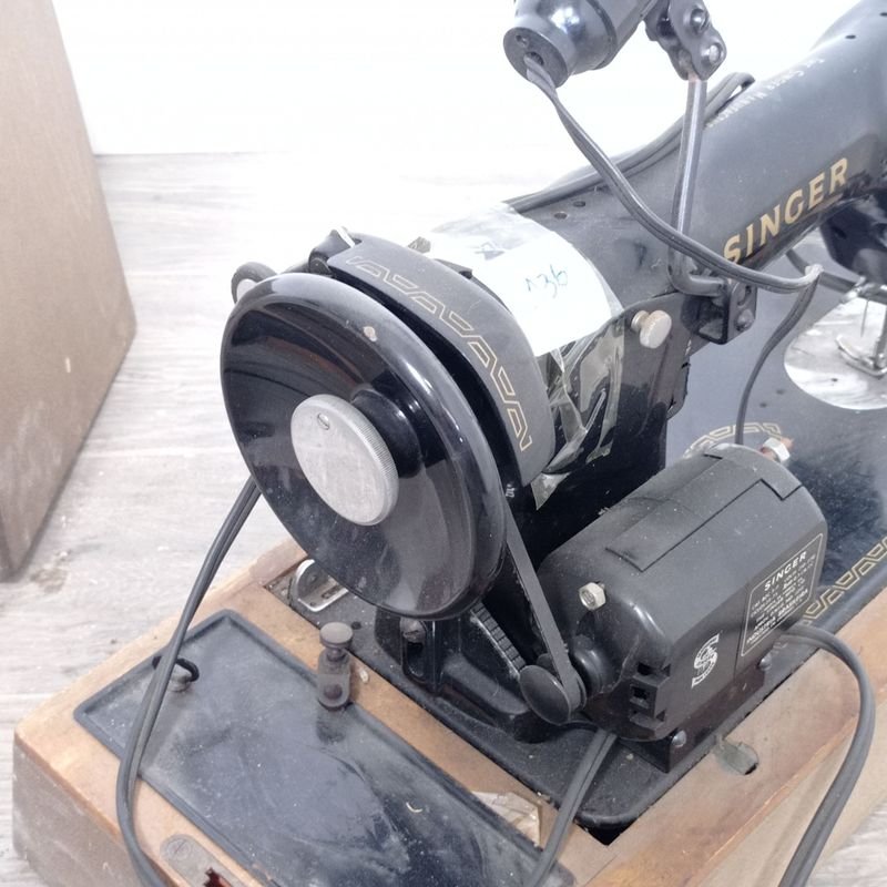 Maquina de coser Singer en mal estado - imagen 3