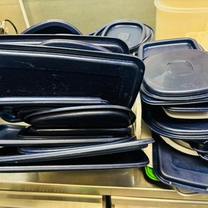 Set de Tupperware Plásticos con Tapa y Jarritas - 80 Unidades - imagen 2