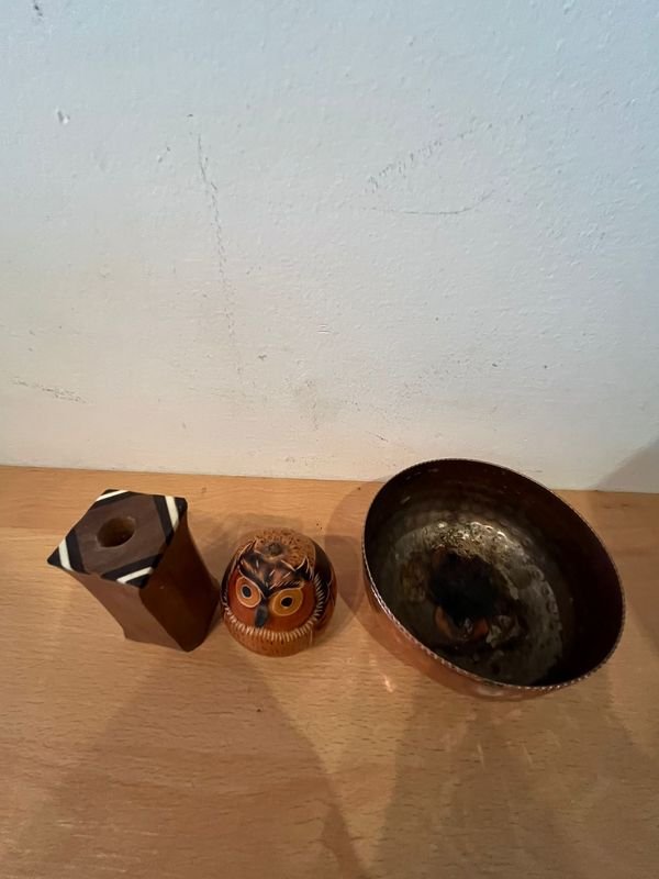 Juego de cobre y madera con detalles ornamentales - imagen 3