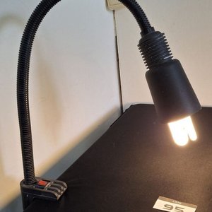 Lámpara de Trabajo Flexible con Pinza y Tubo Fluorescente - imagen 2