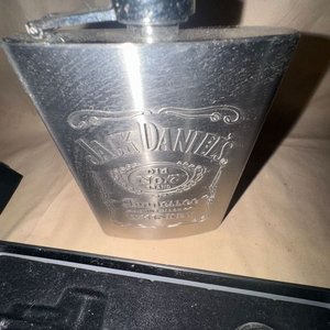 Set de Petaca y Vasos Jack Daniel's Tennessee Whiskey - imagen 2