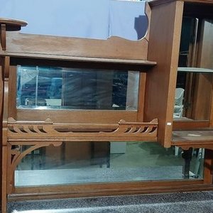 Aparador de Roble con 3 Cajones, 3 Puertas (1 con Vidrio) y 2 Espejos Biselados - imagen 3