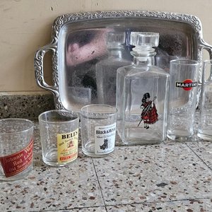 Set de Cristalería para Whisky y Martini con Botellón y Bandeja Metálica - imagen 2