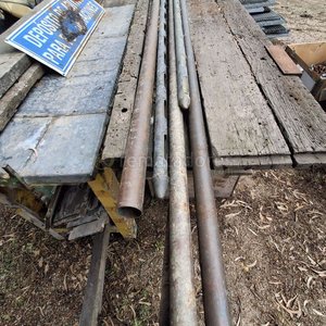 Lote siguiente: Lote de Tubos Metálicos y Materiales de Construcción