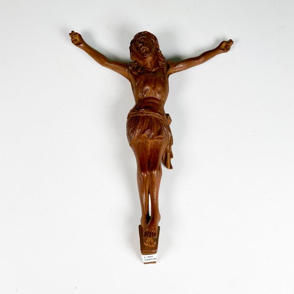 Talla de madera cristo, una obra religiosa artesanal