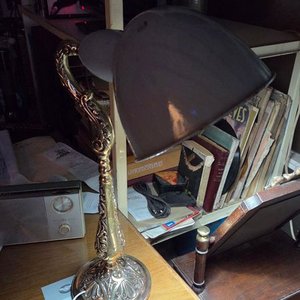 Lámpara de Mesa de Bronce con Pantalla Metálica Esmaltada - imagen 8
