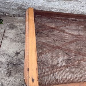 Cama antigua de madera con sommier de metal - imagen 3