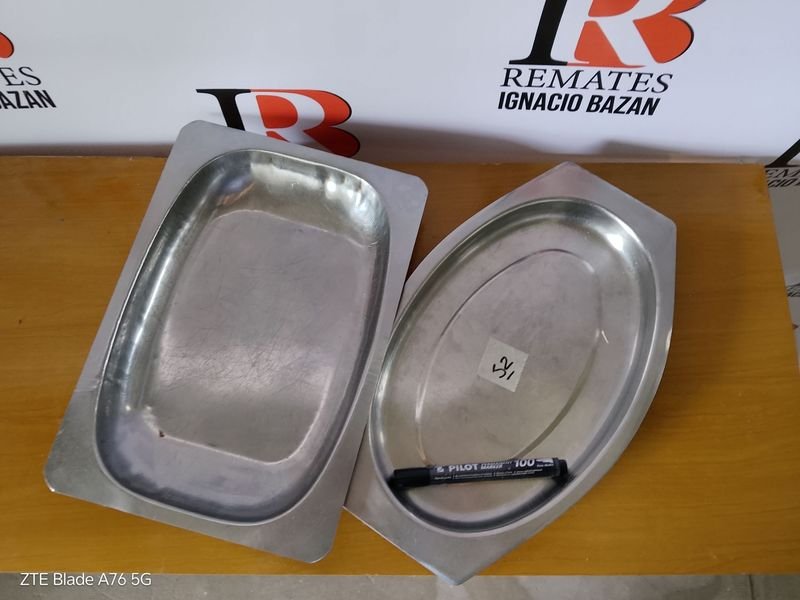 Lote siguiente: Bandejas metálicas de buena calidad