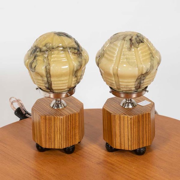 Par de Lámparas Art Decó con Opalinas y Base de Madera Cromada
