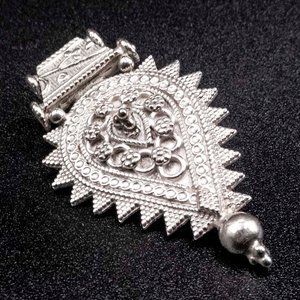 Lote anterior: Colgante de Plata 950 Labrada