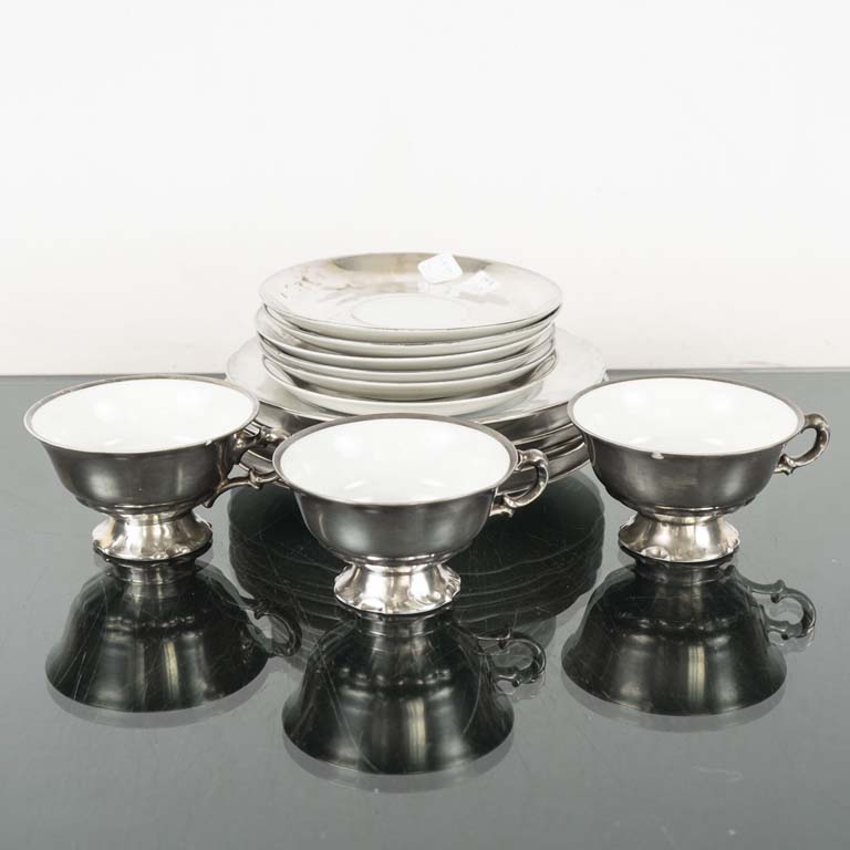 12 piezas de porcelana KPM, blanca y plateada - Estado: Bueno