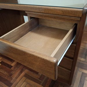 Escritorio Modular Esquinero de Madera con Cajonera y Tapa de Vidrio - imagen 9