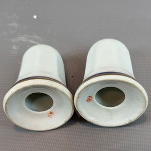 Salero y Pimentero de Porcelana Polaca con Detalle Azul y Dorado - imagen 1
