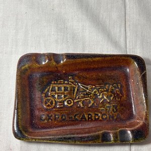 Conjunto de Ceniceros y Platos Pequeños de Porcelana y Metal - imagen 5
