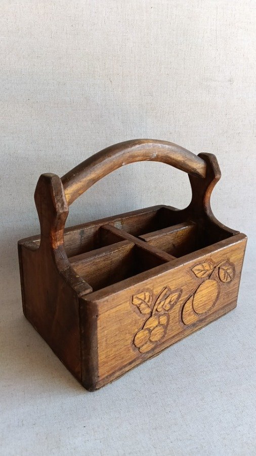 Porta Cubiertos de Madera con Asa y Grabados - imagen 1