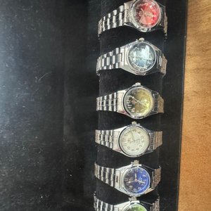 Lote de 6 Relojes Metálicos con Esferas de Colores - imagen 1