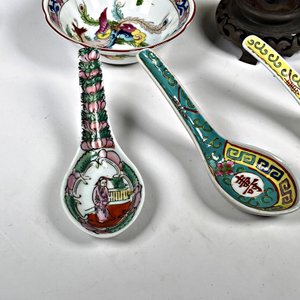 Lote de 11 Piezas Orientales: Cucharas, Potiches y Figuras Decorativas - imagen 3