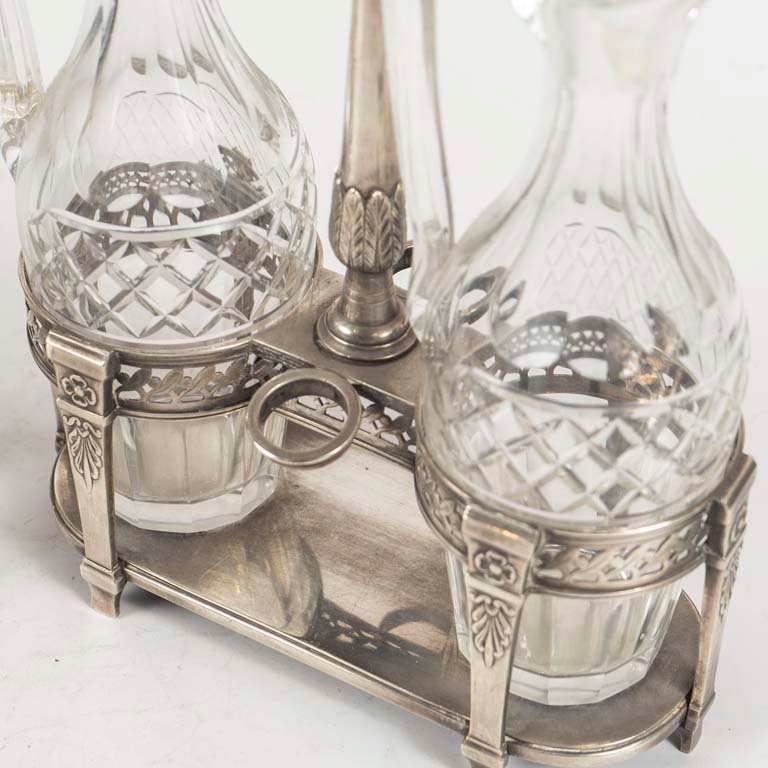 Vinagrera de cristal y plata con detalles ornamentales - imagen 2