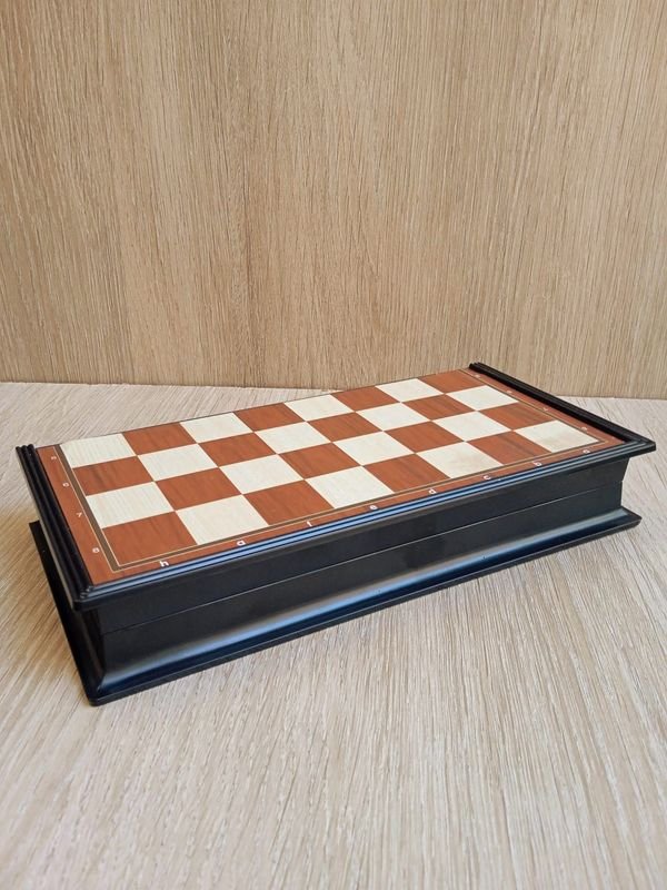 Juego de Ajedrez Completo con Tablero y Piezas de Plástico - imagen 2