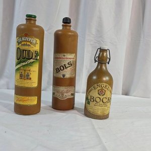 Lote siguiente: Juego de 3 Porrones de Gres: Ginebra Bols, Cerveza Bock y Oude