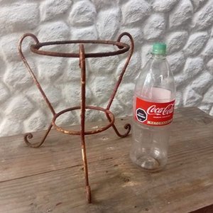Lote anterior: Macetero Vintage de Hierro Forjado con Pátina Oxidada