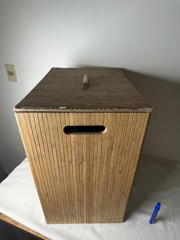 Canasto para ropa sucia de madera con bolígrafo azul - imagen 7