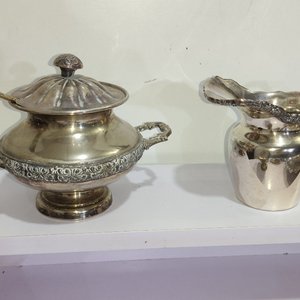 Lote de 14 piezas de metal: bandeja, salsera, cuencos y más - imagen 3