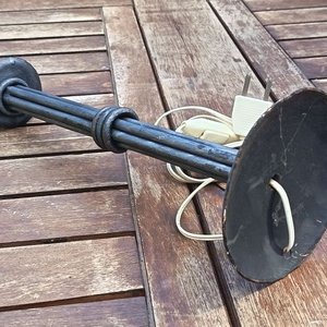 Dos lámparas de mesa de Hirro Forjado con decoracion de anillos  una con pantalla clara y otra sin pantalla - Se vende a la Vista - Alto Sin Pantalla 37 cm - imagen 4