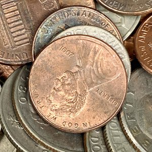 Lote de Monedas Varias, Incluyendo una con Imagen de Che Guevara - imagen 3