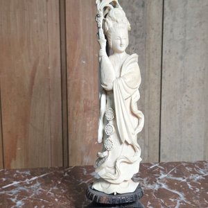 Figura de Mujer en Marfil Tallado, 19cm - imagen 1