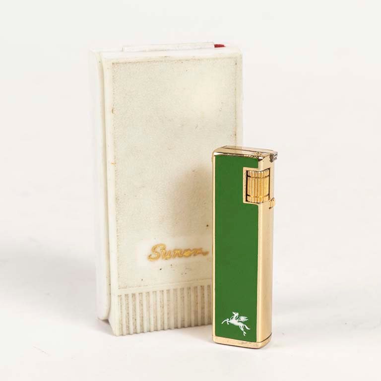 Lote siguiente: Encendedor Zunex bronce y esmalte vintage