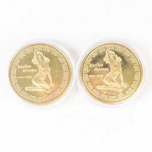Dos Medallas Conmemorativas de Marilyn Monroe en Bronce y Esmalte - imagen 2
